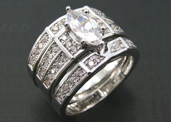 anillo de bodas del compromiso del oro de 10K 14K, ODM natural del anillo de diamante de 0.68ct 56pcs