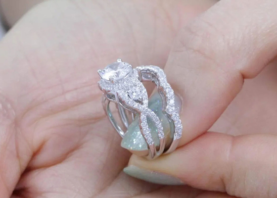 El ODM Diamond Wedding Rings natural, promesa del OEM del estilo del halo suena la dimensión de 6.5m m