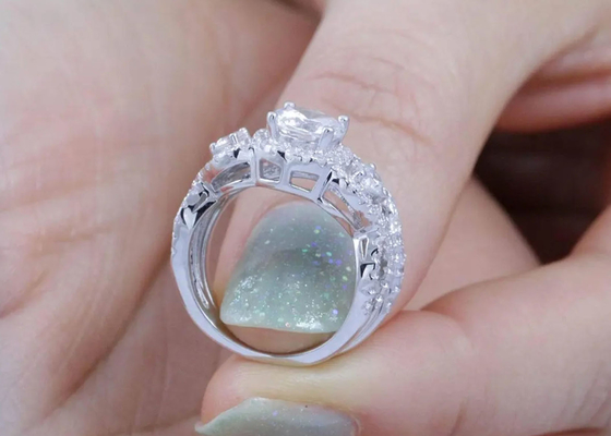 El ODM Diamond Wedding Rings natural, promesa del OEM del estilo del halo suena la dimensión de 6.5m m