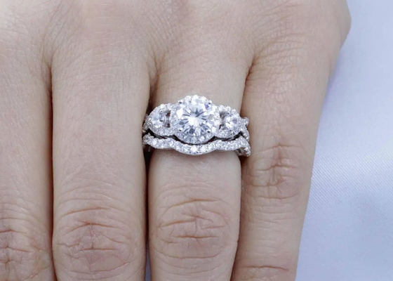 El ODM Diamond Wedding Rings natural, promesa del OEM del estilo del halo suena la dimensión de 6.5m m
