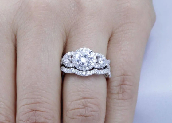 El ODM Diamond Wedding Rings natural, promesa del OEM del estilo del halo suena la dimensión de 6.5m m