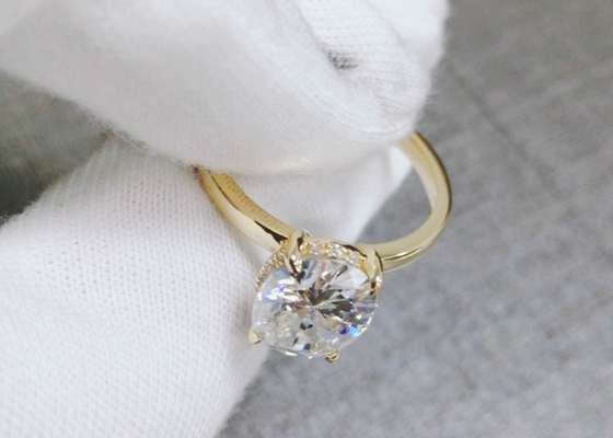 tamaño crecido laboratorio cortado oval del material los 0.7×0.9cm del oro del anillo 14K de 1.5ct Moissanite