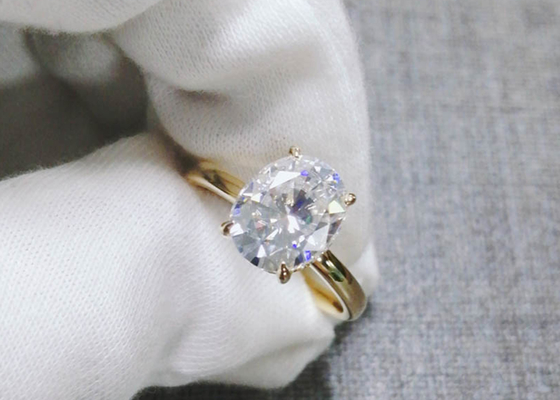 tamaño crecido laboratorio cortado oval del material los 0.7×0.9cm del oro del anillo 14K de 1.5ct Moissanite