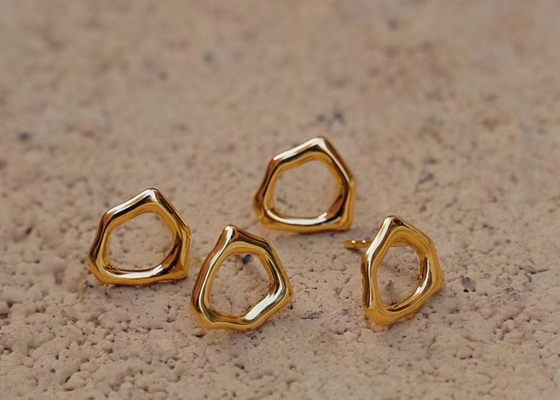 Dimensión irregular de los pendientes 8m m del oro del círculo 9k para el aniversario