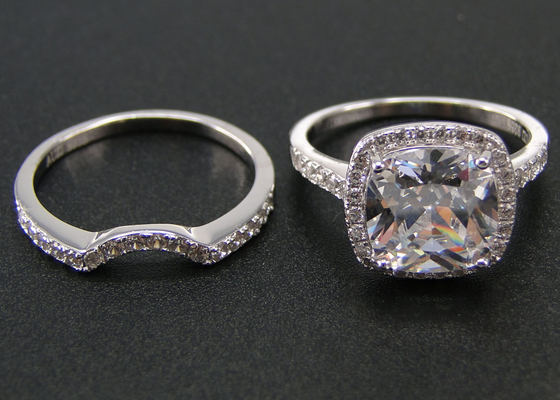 Diente del halo 1.0ct Diamond Engagement Wedding Rings 53PCS que fija el tipo