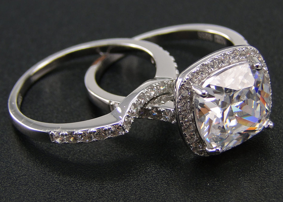 Diente del halo 1.0ct Diamond Engagement Wedding Rings 53PCS que fija el tipo