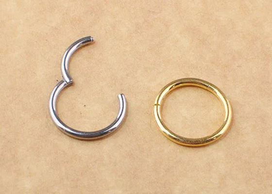 Clicker del oro blanco de Periceing, ODM del OEM de los pendientes del aro del oro 14k para el aniversario