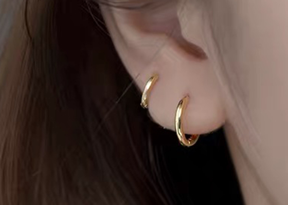 ODM atractivo de los pendientes del aro del oro de la hélice 14k para la dimensión de las mujeres 1.2mm×10m m