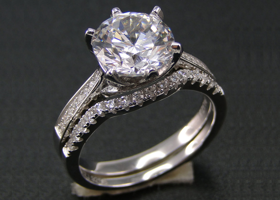 Corte brillante Diamond Ring 1.25CT, 18k oro blanco Ring Set For Women de la ronda 1PCS