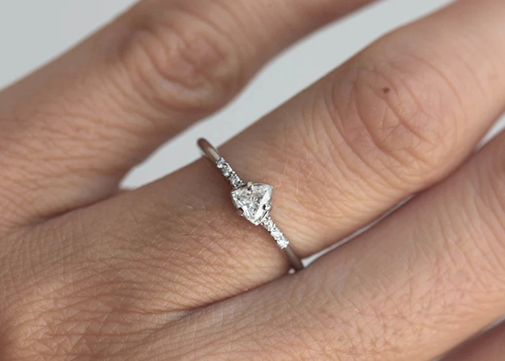 Moda Diamond Jewellery Ring real con el ODM de la piedra del triángulo de 4×4m m