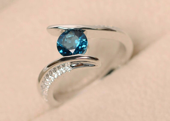 Caña de lujo Diamond Engagement Ring azul, anillo de oro blanco del ODM 14K del OEM