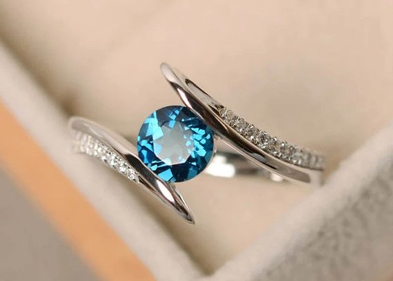 Caña de lujo Diamond Engagement Ring azul, anillo de oro blanco del ODM 14K del OEM