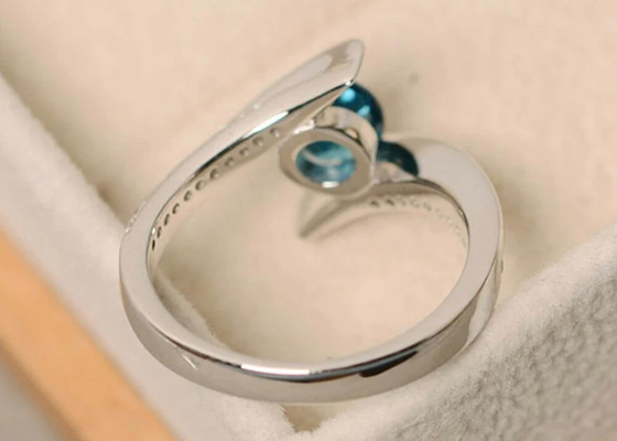 Caña de lujo Diamond Engagement Ring azul, anillo de oro blanco del ODM 14K del OEM