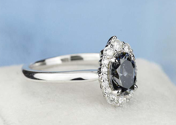 3 tamaño crecido laboratorio oval del color 8×10M M de Moissanite Ring Dark Grey del quilate