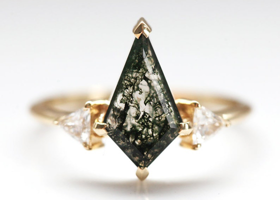 Triángulo Moss Agate Engagement Ring natural, ODM del OEM de Ring With Diamonds del oro 9k