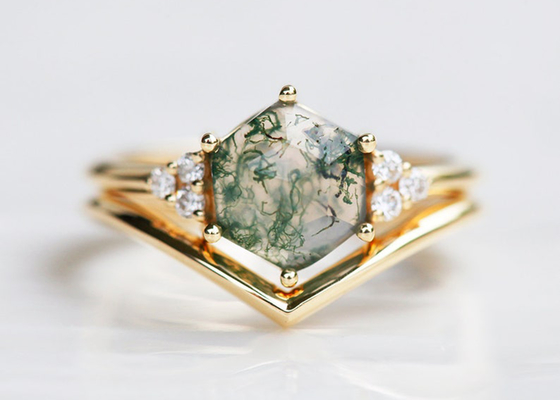 El hexágono cortó tamaño verde del material 6.5m m del oro de Moss Agate Engagement Ring 14k