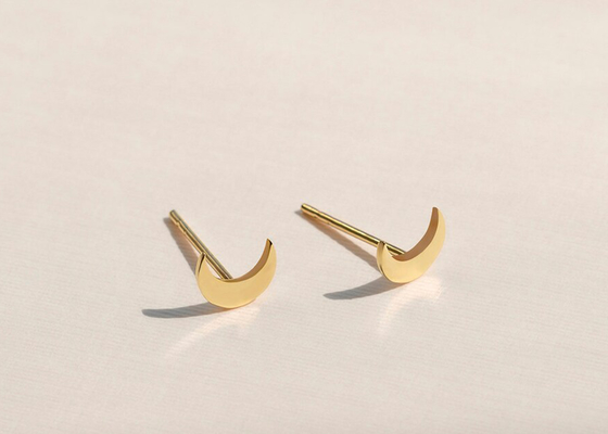 ODM de la dimensión de los pendientes 6M M del oro de Crescent Shape 9K para el regalo del partido