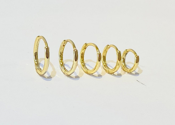 pendientes de Huggie del oro 9k de 6m m 12m m, OEM de los pendientes del aro de Huggie de la golosina de 10m m