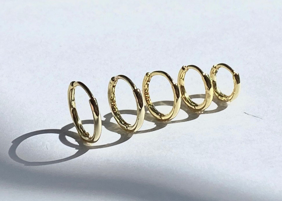pendientes de Huggie del oro 9k de 6m m 12m m, OEM de los pendientes del aro de Huggie de la golosina de 10m m