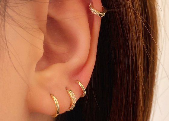 pendientes de Huggie del oro 9k de 6m m 12m m, OEM de los pendientes del aro de Huggie de la golosina de 10m m