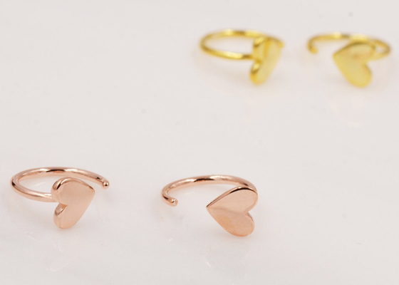 El corazón minúsculo de los pendientes del oro del aro 9K de Huggie forma a Dia Inner 8m m 10.5m m externo