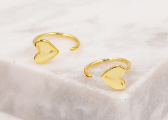 El corazón minúsculo de los pendientes del oro del aro 9K de Huggie forma a Dia Inner 8m m 10.5m m externo