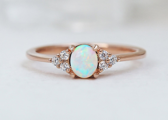 Cobochon cortó el anillo de oro 9K, tamaño natural de 0.5ct Opal Ring 5×7M M
