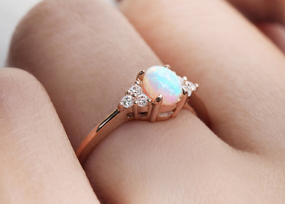 Cobochon cortó el anillo de oro 9K, tamaño natural de 0.5ct Opal Ring 5×7M M