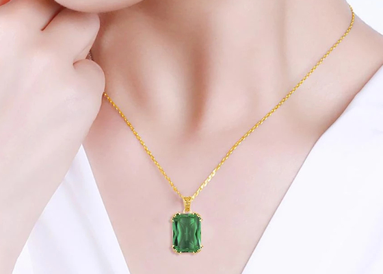 Collares 2.67ct 8×10m m del oro del vintage 14K con Emerald Pendant natural