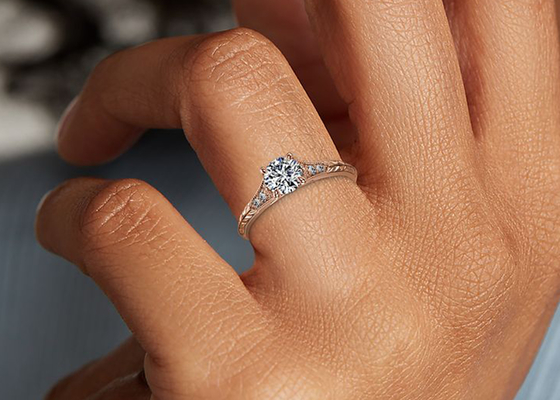oro Moissanite crecido laboratorio Ring Dia RD6mm 0.8ct de 14K Roose para casarse