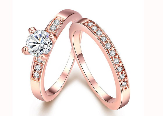 OEM Rose Gold Engagement And Wedding Ring Set con la piedra de 0.44CT 5m m