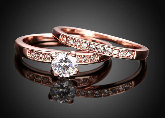OEM Rose Gold Engagement And Wedding Ring Set con la piedra de 0.44CT 5m m